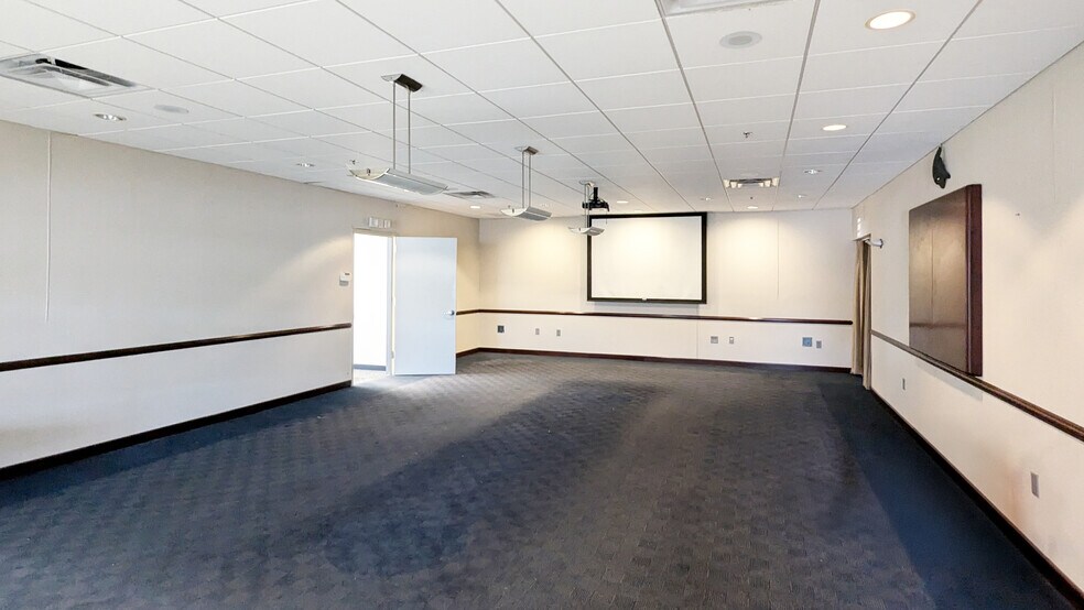 More Photos Of 109 Corporate Ct, South Plainfield Medical For Lease