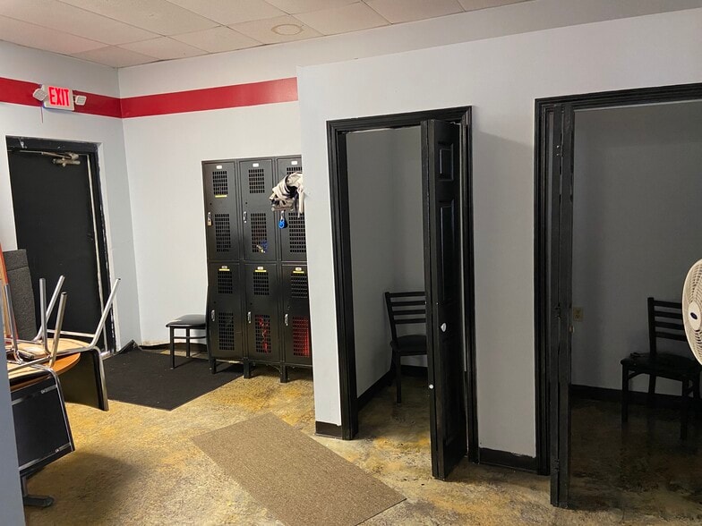 More Photos Of 9503 E Washington St, Indianapolis Storefront For Sale