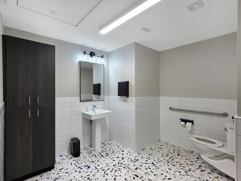 More Photos Of 3410 I-10 W, Orange Office For Sale