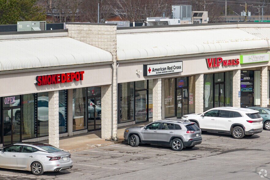 More Photos Of 4671-4697 Commercial Dr, New Hartford Storefront For Lease