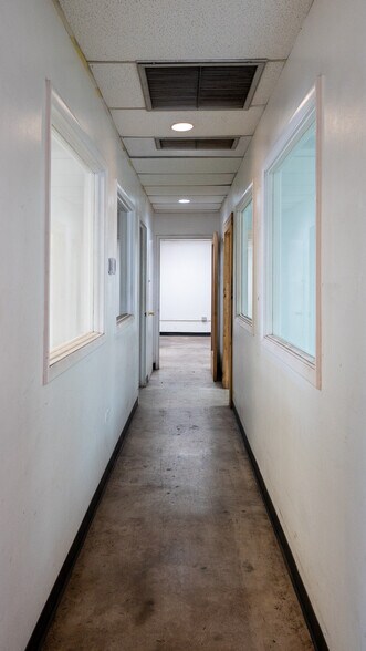 More Photos Of 1400 NE 131st St, North Miami Warehouse For Lease