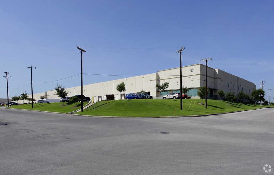 More Photos Of 6601 Guada Coma Dr, Schertz Distribution For Lease