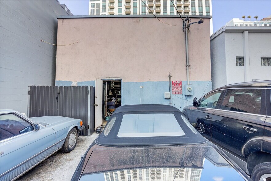 More Photos Of 3838 Shipping Ave, Miami Auto Repair For Sale
