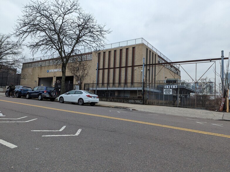 More Photos Of 39-34 43rd St, Long Island City Warehouse For Lease