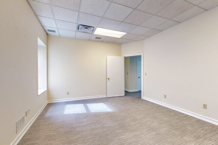 More Photos Of 7 Cedar St, Ramsey Office For Lease