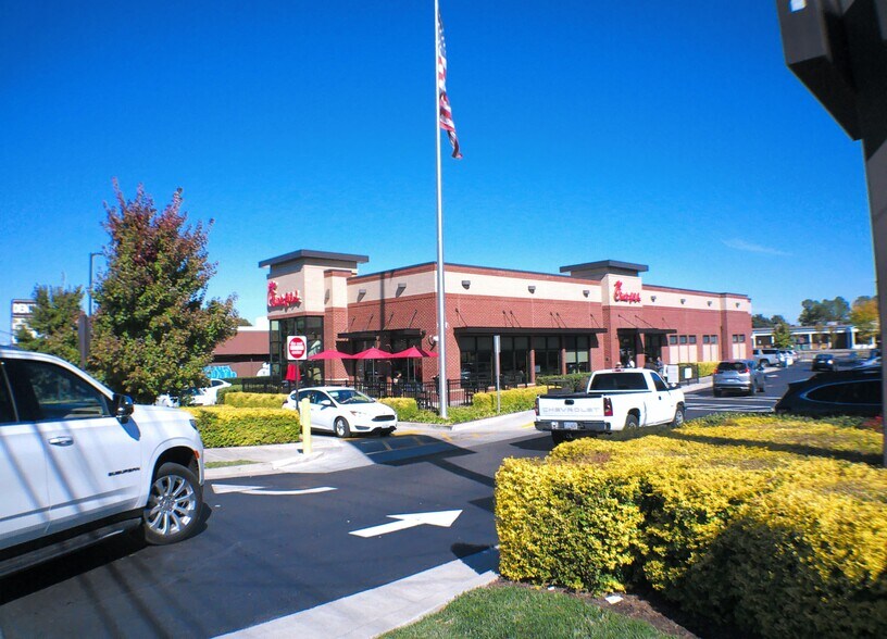 Primary Photo Of 4920 W Broad St, Richmond Fast Food For Sale