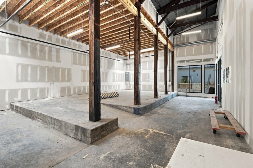 More Photos Of 722 Merritt Ave, Nashville General Retail For Lease