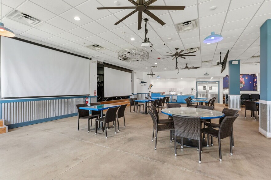 More Photos Of 3302 Shaver St, Pasadena Restaurant For Lease