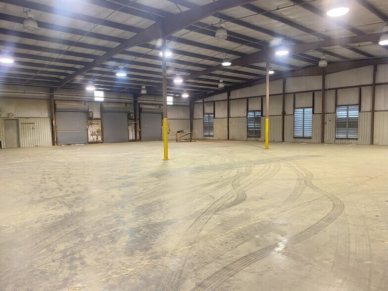 More Photos Of 422 Bay St, Heidelberg Manufacturing For Lease