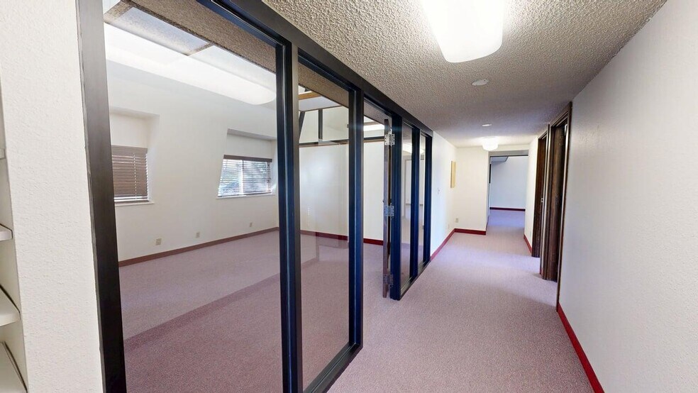 More Photos Of 11 E Airport Rd, Billings Office For Lease