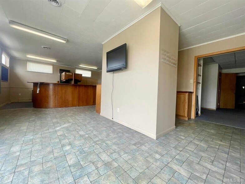 More Photos Of 2209 Ludington St, Escanaba Office For Sale