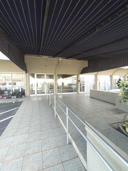 More Photos Of 4861 N Dixie Hwy, Oakland Park Office Residential For Lease