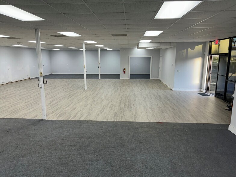 More Photos Of 3120-3131 E Riverside Dr, Fort Myers Flex For Sale