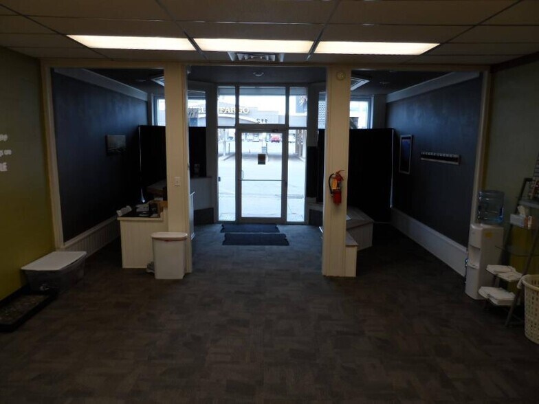 More Photos Of 112 NW 2nd Ave, Mandan Storefront Retail Residential For Lease