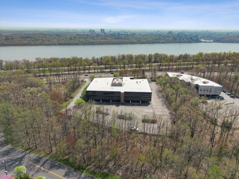 More Photos Of 1000 Sylvan Ave, Englewood Cliffs Office For Sale