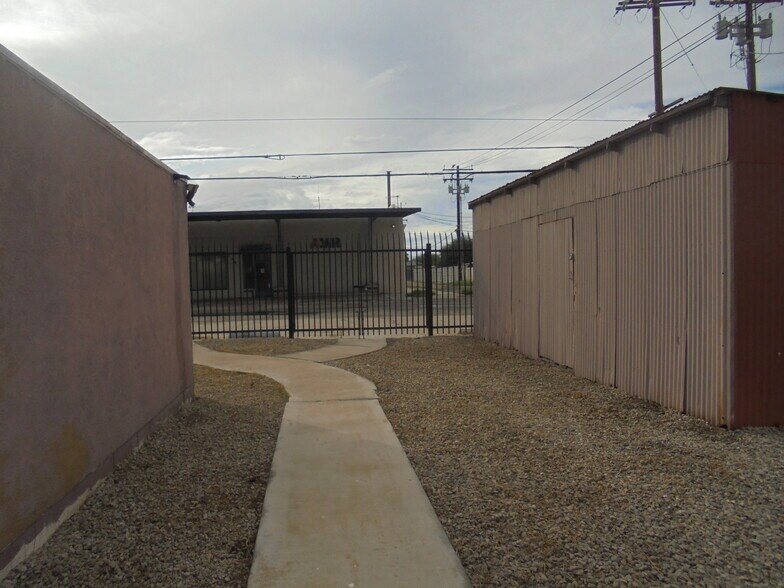 More Photos Of 132 E Hobsonway, Blythe Office For Sale