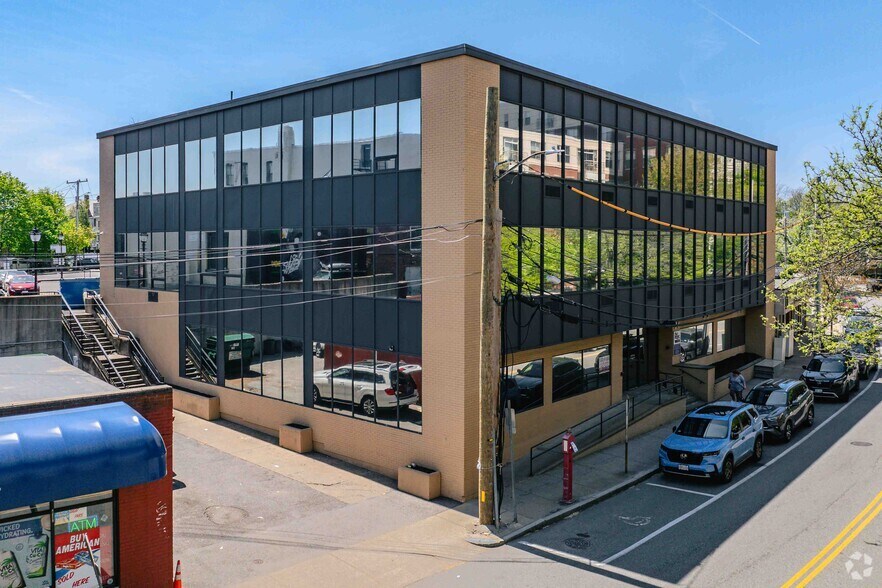 More Photos Of 24 Crescent St, Waltham Office For Lease