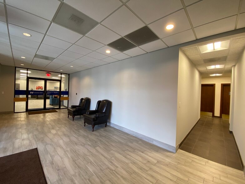 More Photos Of 8340 Gateway Blvd E, El Paso Office For Lease