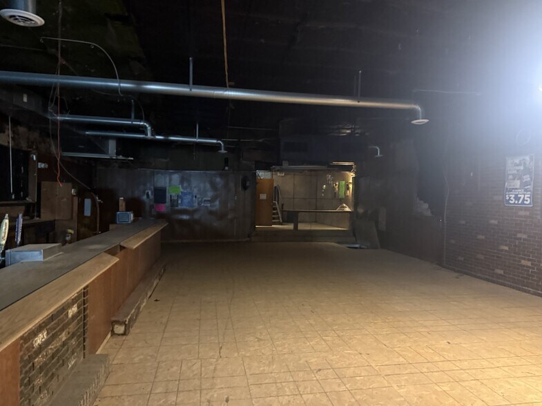 More Photos Of 8516 N 30th St, Omaha Bar For Sale