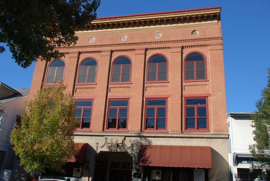 Primary Photo Of 27-31 E Main St, Lititz Restaurant For Lease