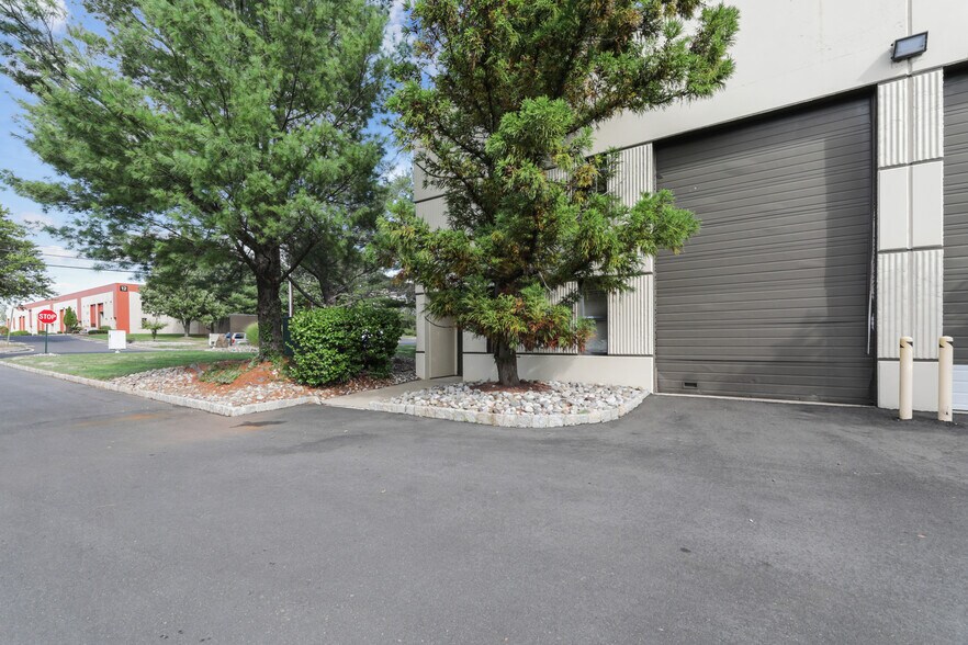 More Photos Of 14 Ilene Ct, Hillsborough Flex For Lease