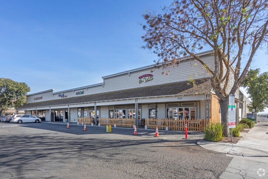 More Photos Of 1313-1341 E Pacheco Blvd, Los Banos Freestanding For Lease