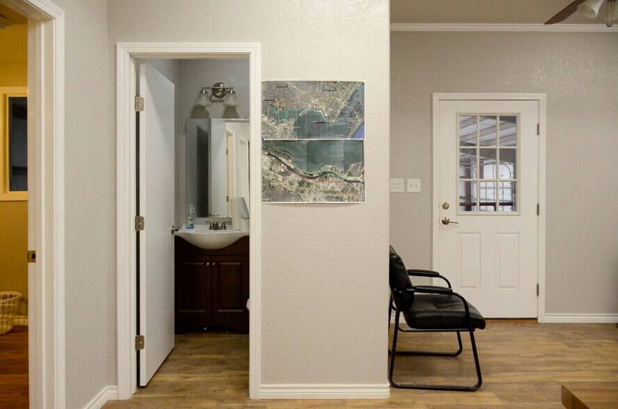 More Photos Of 4136 Interstate Highway 37, Odem Truck Terminal For Lease