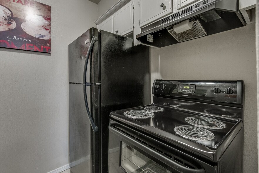 More Photos Of NW 10th St & N Classen Blvd, Oklahoma City Apartments For Sale