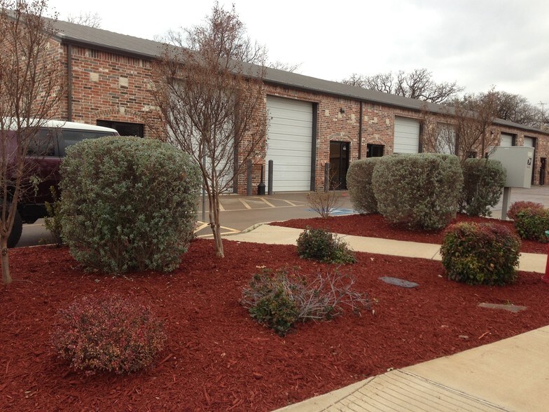 More Photos Of 5612 Highland Ave, Haltom City Showroom For Lease