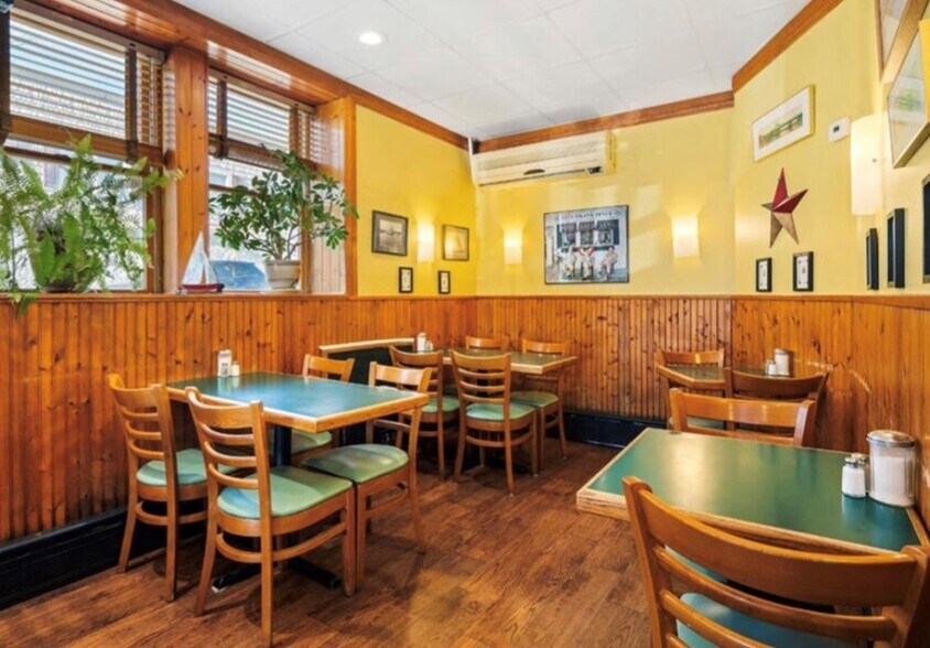 More Photos Of 302-304 City Island Ave, Bronx Storefront For Sale