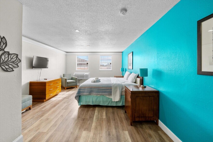 More Photos Of 510 Lane Ave S, Jacksonville Hotel For Sale