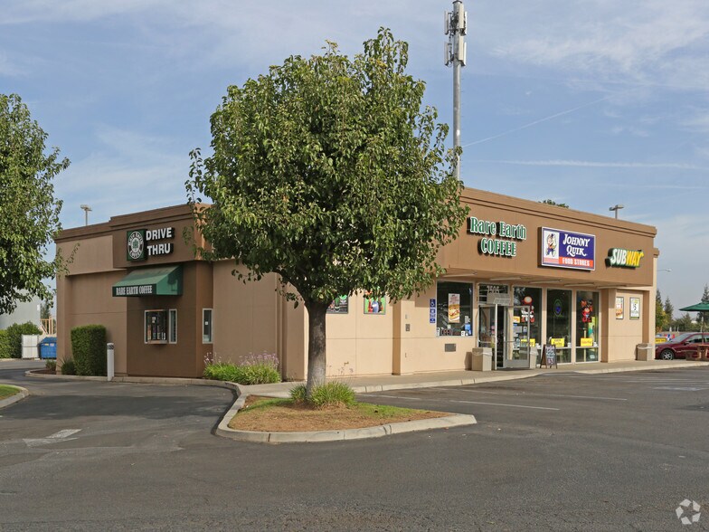 More Photos Of 7505 N Willow Ave, Fresno Convenience Store For Lease