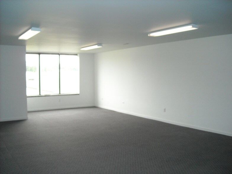 More Photos Of 1583-1587 S Calumet Rd, Chesterton Storefront Retail Office For Lease