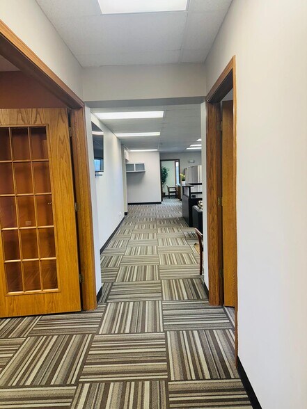 More Photos Of 1440 Maple Ave, Lisle Office For Lease