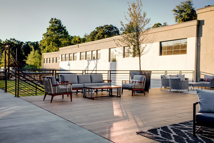 More Photos Of 11 Sullivan Way, Asheville Warehouse For Lease