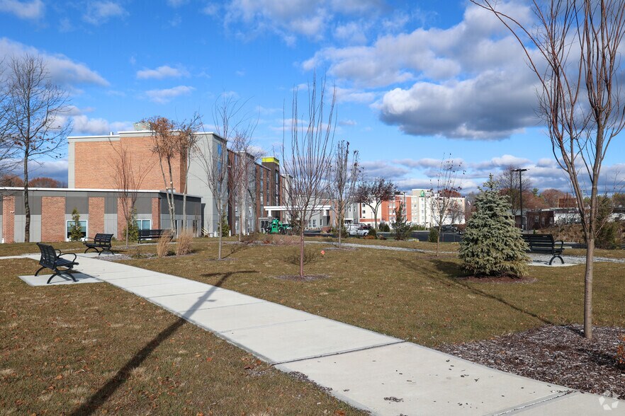 More Photos Of 3 Meeting House Rd, Chelmsford Apartments For Lease