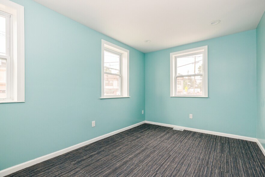 More Photos Of 250 Warren St, Beverly Storefront Retail Residential For Sale