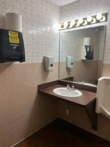 More Photos Of 10158 Niagara Falls Blvd, Niagara Falls General Retail For Lease