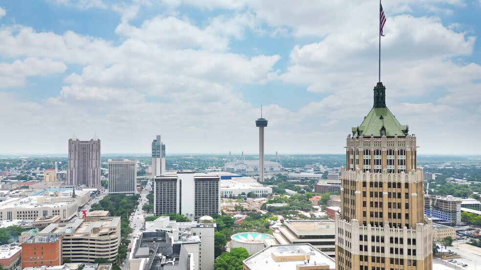 More Photos Of 126 E Main Plz, San Antonio Apartments For Sale