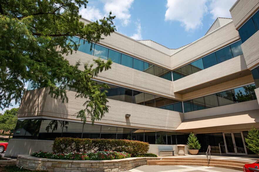 More Photos Of 2929 N Central Expy, Richardson Office For Lease