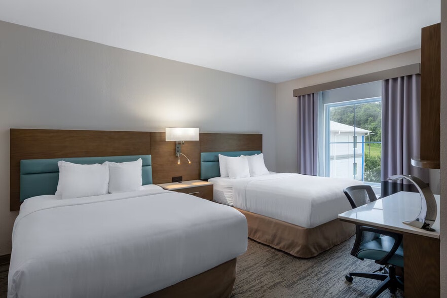 More Photos Of 1978 Village Green Way, Tallahassee Hotel For Sale