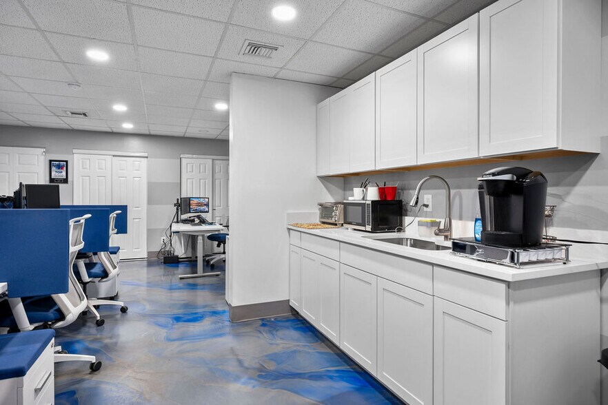 More Photos Of 1801 SE Hillmoor Dr, Port Saint Lucie Medical For Lease