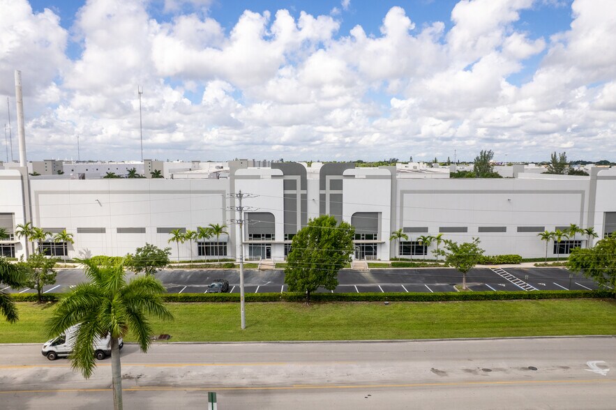 More Photos Of 3400 SW 20th St, Pembroke Park Warehouse For Lease