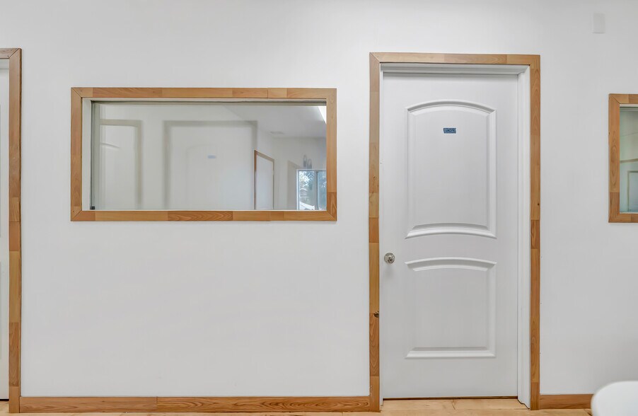 More Photos Of 830 S Main St, Santa Ana Freestanding For Sale