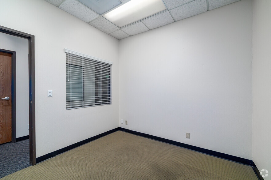 More Photos Of 1611 W Pomona Rd, Corona Unknown For Lease