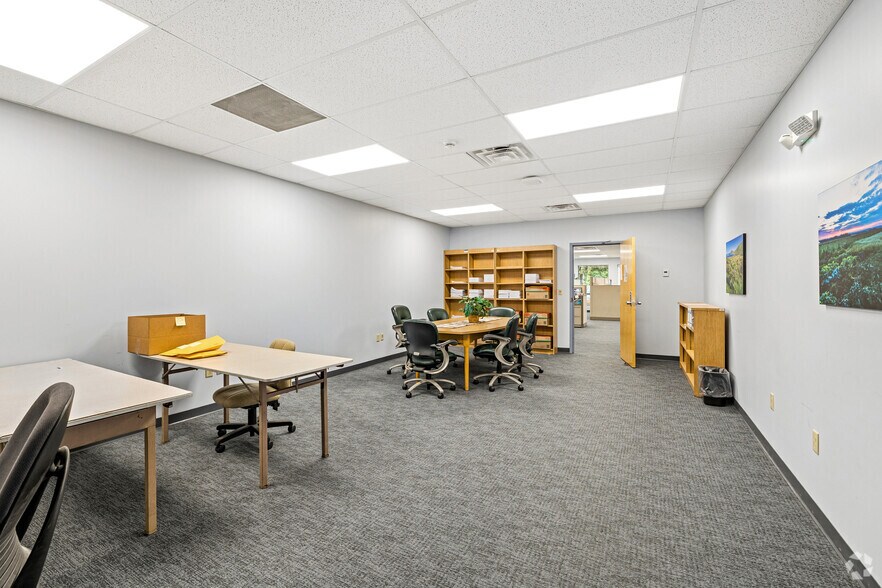 More Photos Of 10B Airline Dr, Albany Office For Sale