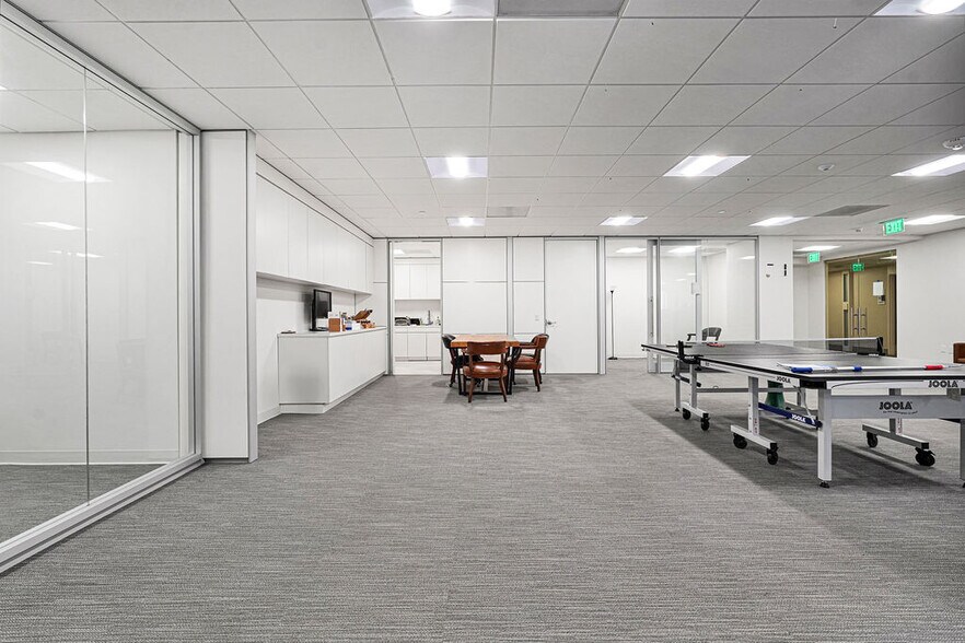More Photos Of 1 SE 3rd Ave, Miami Office For Lease