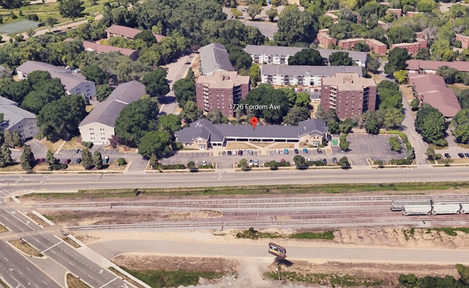 More Photos Of 1702-1740 Fordem Ave, Madison General Retail For Lease