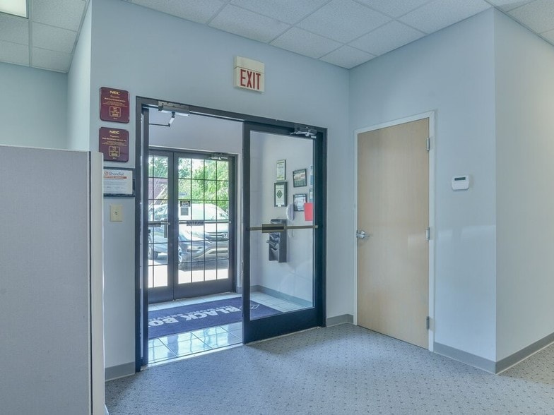 More Photos Of 7 Worth Cir, Johnson City Loft Creative Space For Lease