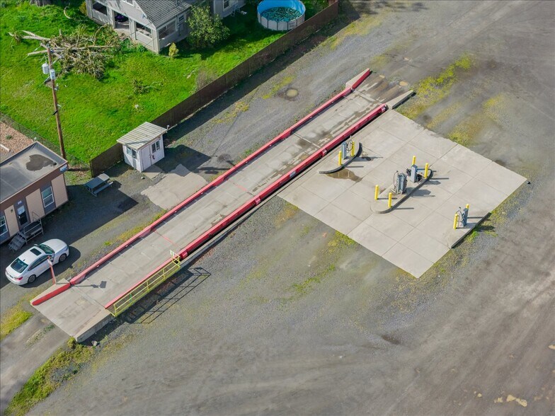 More Photos Of 6011 Grinde Ln NE, Silverton Flex For Lease